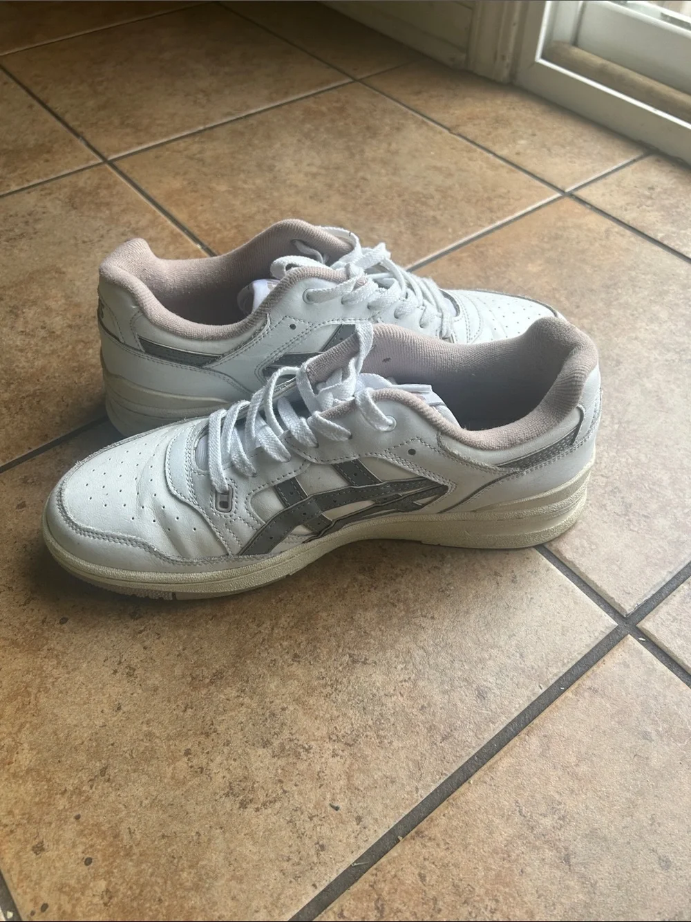 Asics low top